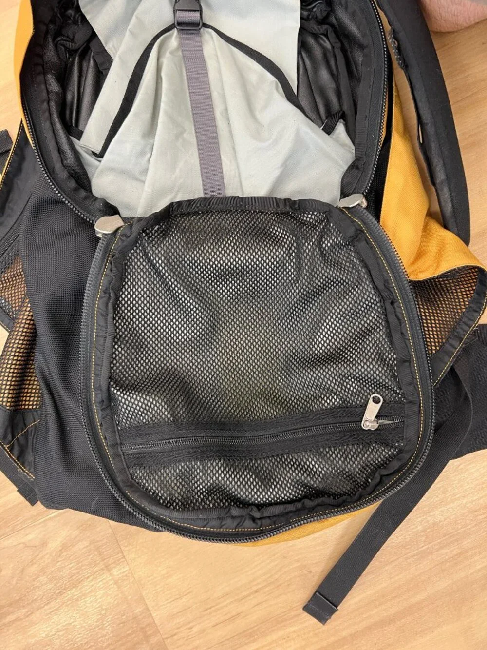 Osprey Synchro 25 hiking backpack yellow and black gorpcore vintage